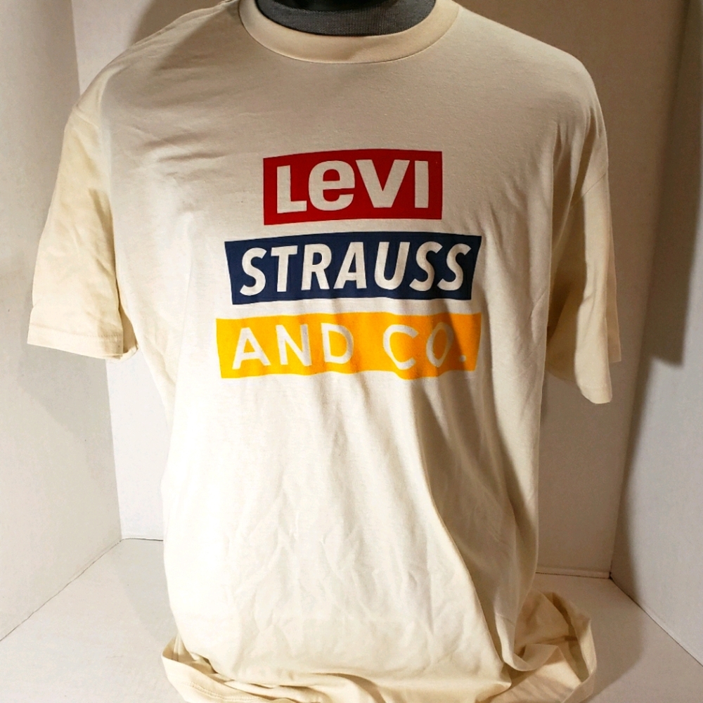 NWOT Men's Levi's T-shirt